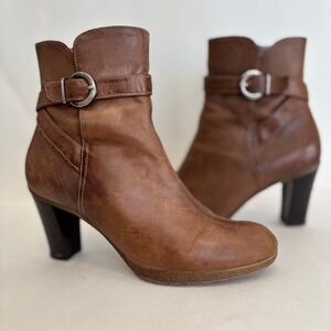 Ron White Dakota Ankle Boot in Cognac size 7.5. Like new!